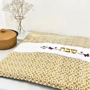 כיסוי פלטה רימונים גאומטרי חרדל זהוב-רונית גור